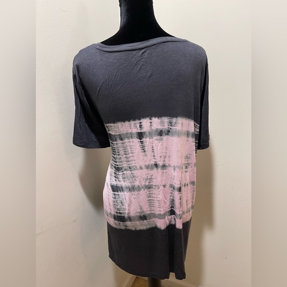 Tie dye T-shirt and Long sleeve shrug - Picture 3 of 8